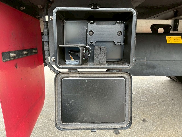 2100 2PG-FD2ABG ☆★ハイルーフ!★後輪エアサス!★☆ ◆6200×フルワイド!◆内高:242cm!◆ ◎2.7トン積載!◎240馬力!◎6速MT!◎ 成約! 神奈川県(73枚目)