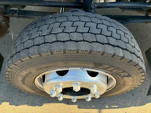 2122 2PG-CG5CA  H29 UDトラックス クオン アルミウイング ハイルーフ 8×4 4軸低床2デフ 後輪エアサス 日本トレクス エスコットⅥ AT 390馬力 10t 25t 大型 バン 箱車（73枚目）