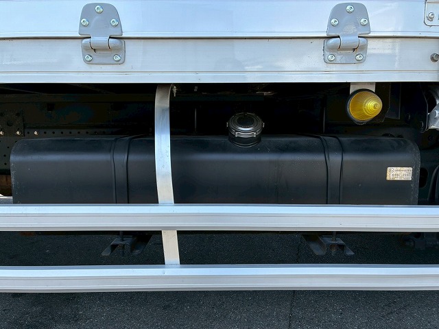 2179 TKG-FRR90T2  車検付 令和8年10月迄 H27 いすゞ フォワード アルミウイング フルキャブ/ベッド付き 6200 フルワイド 後輪エアサス 日本フルハーフ 240馬力 6速マニュアル MT 4t 8t 中型 バン 箱車（74枚目）