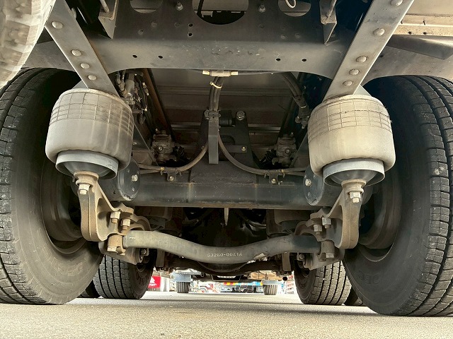 2071 QKG-CD5ZA  H26 UDトラックス クオン アルミウイング 6×2 3軸1デフ 後輪エアサス 日本フルハーフ ラッシング スタンション 380馬力 エスコット AT 10t 25t 大型 バン 箱車（76枚目）