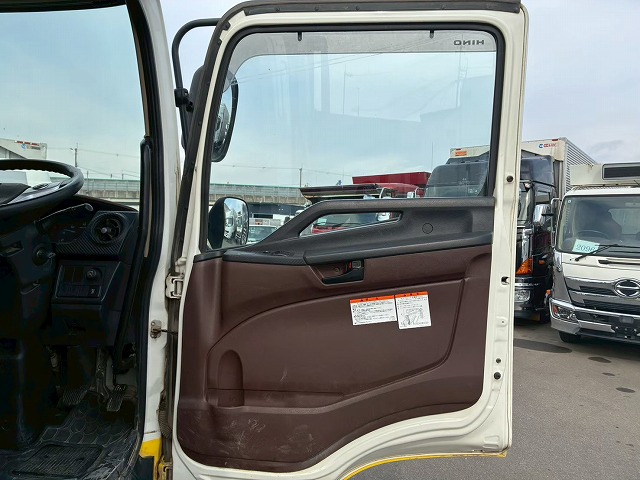 K-2117 2KG-FE2ABA  保証対象車両 H30 日野 増トンレンジャー 4段クレーン ワンオーナー フルキャブ/ベッド付き 古河ユニック UNIC 2.93t ラジコン フックイン 角足アウトリガー ジャッキ 240馬力 6速 MT マニュアル 7t 8t 14t 中型 大型 カーゴクレーン（77枚目）