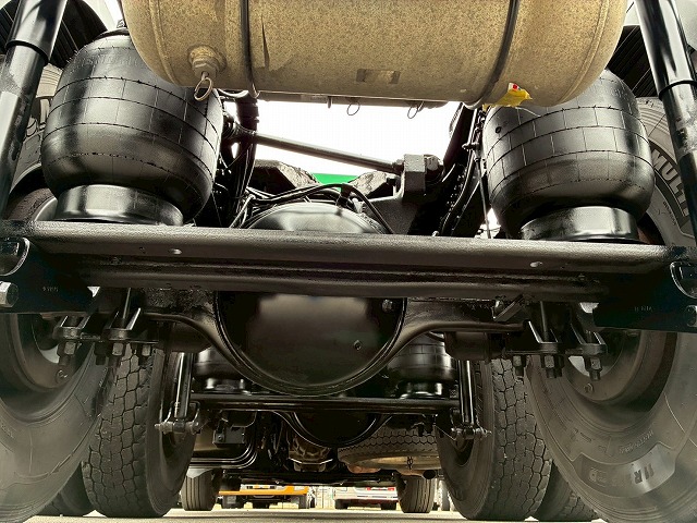 K-2111 2DG-SS1EKGG  検切れナンバー付き H30 日野 プロフィア トラクターヘッド ワンオーナー ハイルーフ 6×4 3軸2デフ 後輪エアサス 永久磁石式リターダ 450馬力 7速MT マニュアル 10t 53t 大型 牽引 2デフヘッド ダブルデフ（76枚目）