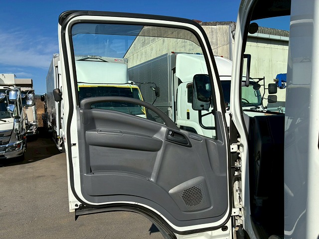 2133 2RG-NMR88R 保証対象車両 R3 いすゞ エルフ 4段クレーン ハイキャブ ショート 10尺ボディ 3トン積載 古河ユニック UNIC ラジコン フックイン 150馬力 6速 MT マニュアル 3t 7t 小型 ユニック車 カーゴクレーン(77枚目)