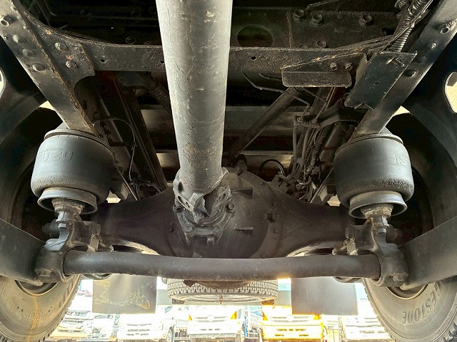 2179 TKG-FRR90T2  車検付 令和8年10月迄 H27 いすゞ フォワード アルミウイング フルキャブ/ベッド付き 6200 フルワイド 後輪エアサス 日本フルハーフ 240馬力 6速マニュアル MT 4t 8t 中型 バン 箱車（77枚目）