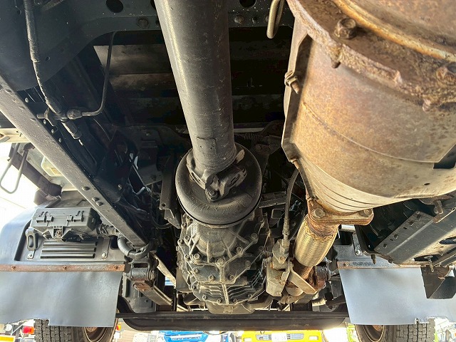 2179 TKG-FRR90T2  車検付 令和8年10月迄 H27 いすゞ フォワード アルミウイング フルキャブ/ベッド付き 6200 フルワイド 後輪エアサス 日本フルハーフ 240馬力 6速マニュアル MT 4t 8t 中型 バン 箱車（78枚目）