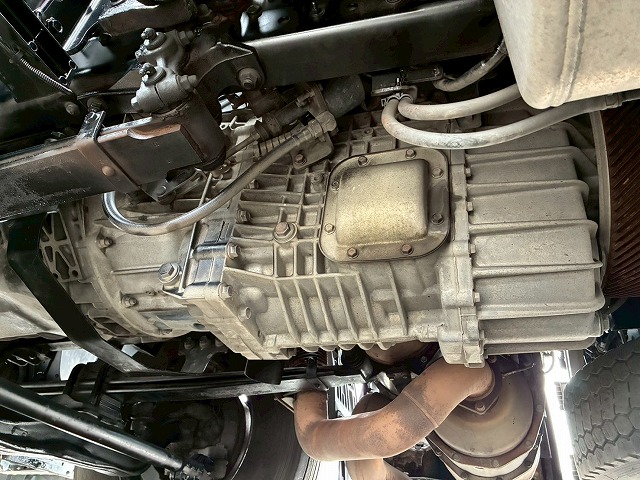 K-2111 2DG-SS1EKGG  検切れナンバー付き H30 日野 プロフィア トラクターヘッド ワンオーナー ハイルーフ 6×4 3軸2デフ 後輪エアサス 永久磁石式リターダ 450馬力 7速MT マニュアル 10t 53t 大型 牽引 2デフヘッド ダブルデフ（78枚目）