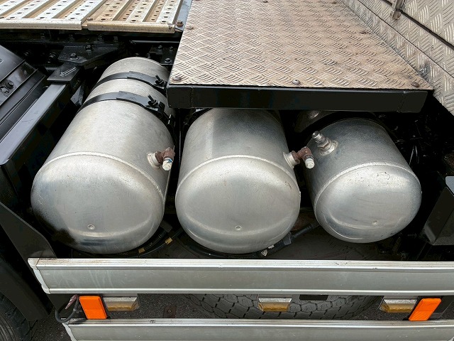 K-2111 2DG-SS1EKGG  検切れナンバー付き H30 日野 プロフィア トラクターヘッド ワンオーナー ハイルーフ 6×4 3軸2デフ 後輪エアサス 永久磁石式リターダ 450馬力 7速MT マニュアル 10t 53t 大型 牽引 2デフヘッド ダブルデフ（79枚目）