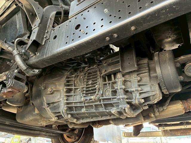 2179 TKG-FRR90T2  車検付 令和8年10月迄 H27 いすゞ フォワード アルミウイング フルキャブ/ベッド付き 6200 フルワイド 後輪エアサス 日本フルハーフ 240馬力 6速マニュアル MT 4t 8t 中型 バン 箱車（79枚目）