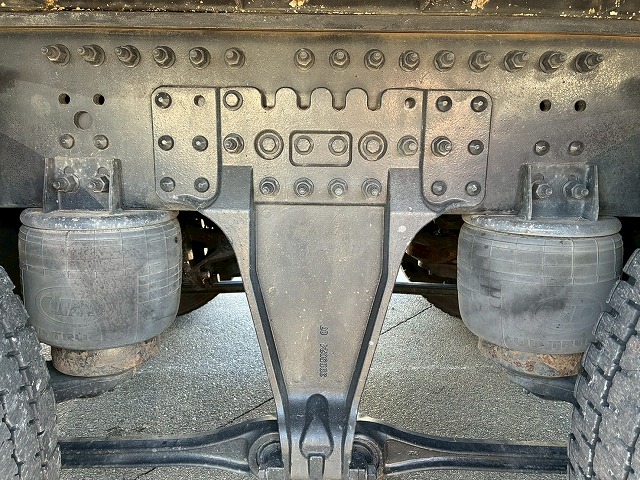 2122 2PG-CG5CA  H29 UDトラックス クオン アルミウイング ハイルーフ 8×4 4軸低床2デフ 後輪エアサス 日本トレクス エスコットⅥ AT 390馬力 10t 25t 大型 バン 箱車（80枚目）