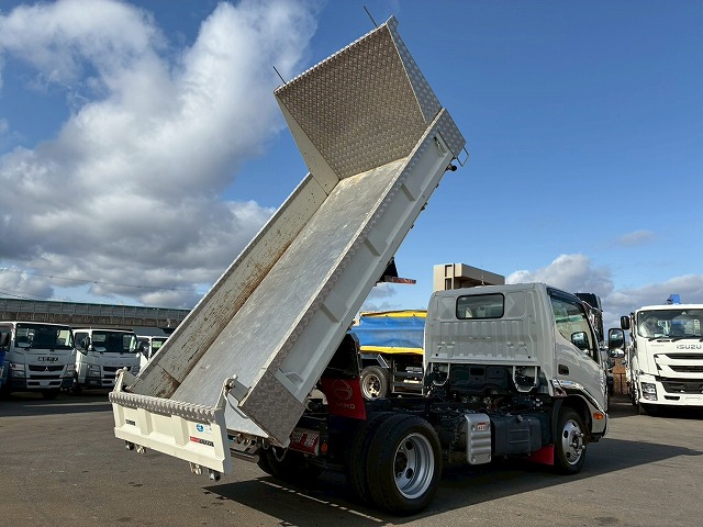 K-2103 2RG-XZU600T 保証対象車両 車検付 令和8年8月迄 R5 日野 デュトロ ダンプ ワンオーナー 4ナンバー 極東開発工業 全低床 フルフラットロー 150馬力 6速 MT マニュアル 5トン限定・準中型免許 2t 5t 小型 土砂ダンプ(11枚目)