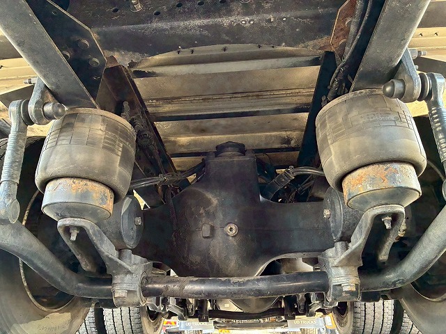 2122 2PG-CG5CA  H29 UDトラックス クオン アルミウイング ハイルーフ 8×4 4軸低床2デフ 後輪エアサス 日本トレクス エスコットⅥ AT 390馬力 10t 25t 大型 バン 箱車（82枚目）