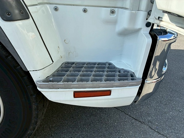 K-2148 2KG-FK62FZ 保証対象車両 R5 三菱ふそう 増トンファイター 4段セルフクレーン フルキャブ/ベッド付き 古河ユニック UNIC ラジコン フックイン ハイジャッキ ロングジャッキ アルミブロック 240馬力 6速 MT マニュアル 7.5t 14t 中型 大型 回送車 重機運搬車(83枚目)