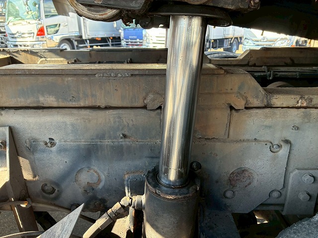 2102 KL-CG55K  車検付 令和8年8月迄 H16 日産ディーゼル UDトラックス ビッグサム セーフティローダー 8×4 4軸低床2デフ リーフサスペンション 花見台 ウインチ ラジコン 400馬力 RH8 V8型 生エンジン 7速 MT マニュアル 10t 25t 大型 セルフ 重機運搬車 回送車（84枚目）