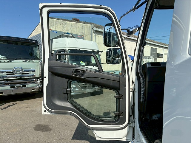 K-2148 2KG-FK62FZ 保証対象車両 R5 三菱ふそう 増トンファイター 4段セルフクレーン フルキャブ/ベッド付き 古河ユニック UNIC ラジコン フックイン ハイジャッキ ロングジャッキ アルミブロック 240馬力 6速 MT マニュアル 7.5t 14t 中型 大型 回送車 重機運搬車(86枚目)