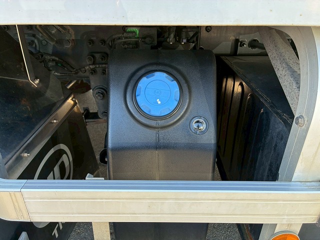 2122 2PG-CG5CA  H29 UDトラックス クオン アルミウイング ハイルーフ 8×4 4軸低床2デフ 後輪エアサス 日本トレクス エスコットⅥ AT 390馬力 10t 25t 大型 バン 箱車（86枚目）