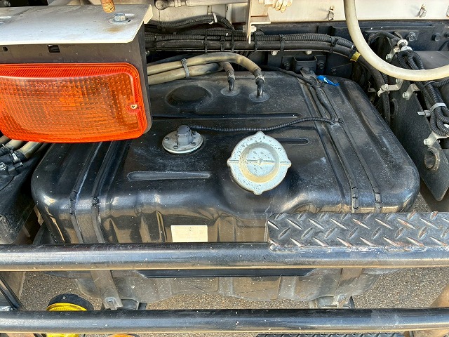 2159 QKG-FK72FZ 保証対象車両 車検付 令和8年12月迄 H27 三菱ふそう 増トンファイター コンクリートミキサー車 新明和工業 6.3立米 ショートキャブ/ベッドレス 240馬力 6速 MT マニュアル 8トン積載 8t 15t 中型 増トン コンクリ作業車(87枚目)