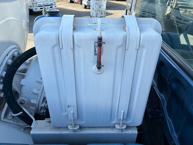 2159 QKG-FK72FZ 保証対象車両 車検付 令和8年12月迄 H27 三菱ふそう 増トンファイター コンクリートミキサー車 新明和工業 6.3立米 ショートキャブ/ベッドレス 240馬力 6速 MT マニュアル 8トン積載 8t 15t 中型 増トン コンクリ作業車(88枚目)