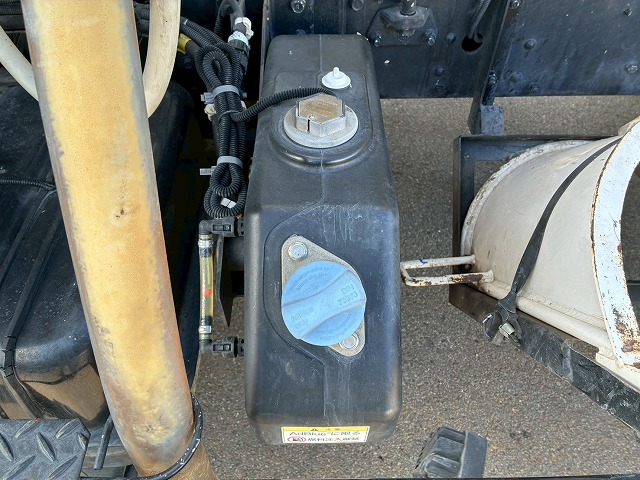 2159 QKG-FK72FZ 保証対象車両 車検付 令和8年12月迄 H27 三菱ふそう 増トンファイター コンクリートミキサー車 新明和工業 6.3立米 ショートキャブ/ベッドレス 240馬力 6速 MT マニュアル 8トン積載 8t 15t 中型 増トン コンクリ作業車(89枚目)