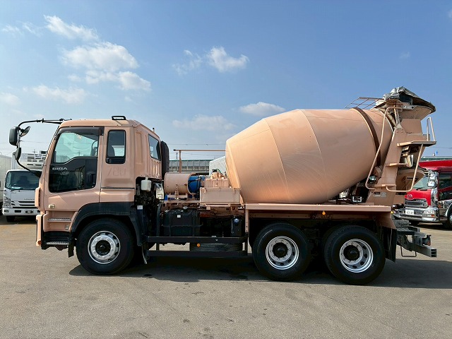 2119 8.7立米 電動ホッパー 330馬力 7速MT コンクリ作業車　☆雨天のなかご成約いただきました☆　東京都（10枚目）