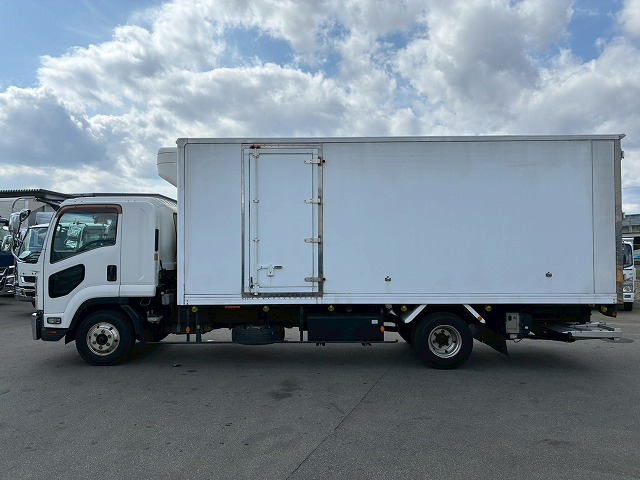 2149 TKG-FRR90S2 H26 いすゞ フォワード 冷蔵冷凍車 格納式パワーゲート フルキャブ/ベッド付き 東プレ -30℃低温設定 格納式パワーゲート PG 左サイド扉 6速 MT マニュアル 4t 8t 中型 冷凍バン 箱車(10枚目)