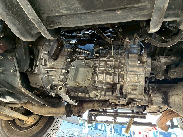 2159 QKG-FK72FZ 保証対象車両 車検付 令和8年12月迄 H27 三菱ふそう 増トンファイター コンクリートミキサー車 新明和工業 6.3立米 ショートキャブ/ベッドレス 240馬力 6速 MT マニュアル 8トン積載 8t 15t 中型 増トン コンクリ作業車(93枚目)