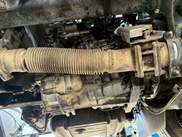 2159 QKG-FK72FZ 保証対象車両 車検付 令和8年12月迄 H27 三菱ふそう 増トンファイター コンクリートミキサー車 新明和工業 6.3立米 ショートキャブ/ベッドレス 240馬力 6速 MT マニュアル 8トン積載 8t 15t 中型 増トン コンクリ作業車(94枚目)