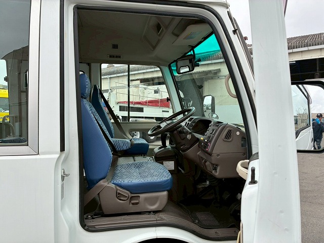 2182 TPG-BE640E H30 三菱ふそう ローザ マイクロバス 乗車定員 25人 折戸式自動扉 リアトランク 175馬力 デュオニック AT セミオートマ 小型 中型 送迎バス 観光バス(15枚目)