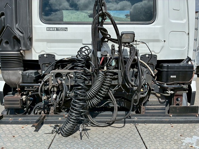 2186 QKG-GK6XAB H30  UDトラックス クオン トラクターヘッド ハイルーフ 第5輪荷重 11.5トン 11500kg 後輪エアサス B尺 450馬力 エスコットⅤ AT セミオートマ 10t 46t 大型 牽引 1デフ シングルヘッド（15枚目）