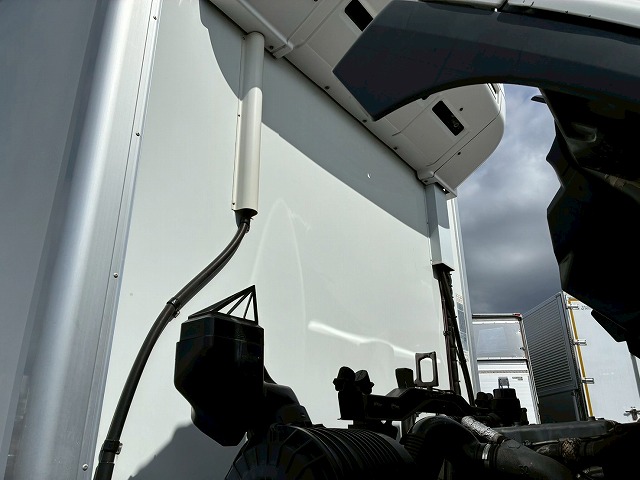 2185 2KG-FC2ABG  R2 日野 レンジャー 冷蔵冷凍車 PG 格納式パワーゲート ショートキャブ／ベッドレス 6200 フルワイド 後輪エアサス 東プレ -30℃低温設定 R452A 左サイド扉 210馬力 6速MT マニュアル 4t 8t 中型 冷凍バン 箱車（17枚目）