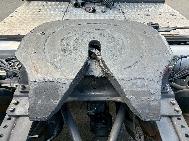 2186 QKG-GK6XAB H30  UDトラックス クオン トラクターヘッド ハイルーフ 第5輪荷重 11.5トン 11500kg 後輪エアサス B尺 450馬力 エスコットⅤ AT セミオートマ 10t 46t 大型 牽引 1デフ シングルヘッド（17枚目）