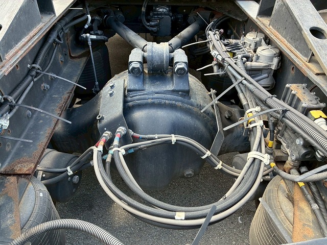 2186 QKG-GK6XAB H30  UDトラックス クオン トラクターヘッド ハイルーフ 第5輪荷重 11.5トン 11500kg 後輪エアサス B尺 450馬力 エスコットⅤ AT セミオートマ 10t 46t 大型 牽引 1デフ シングルヘッド（18枚目）