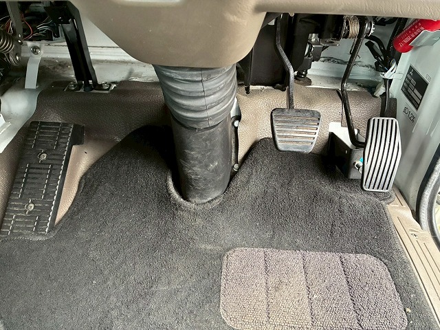 2182 TPG-BE640E H30 三菱ふそう ローザ マイクロバス 乗車定員 25人 折戸式自動扉 リアトランク 175馬力 デュオニック AT セミオートマ 小型 中型 送迎バス 観光バス(20枚目)