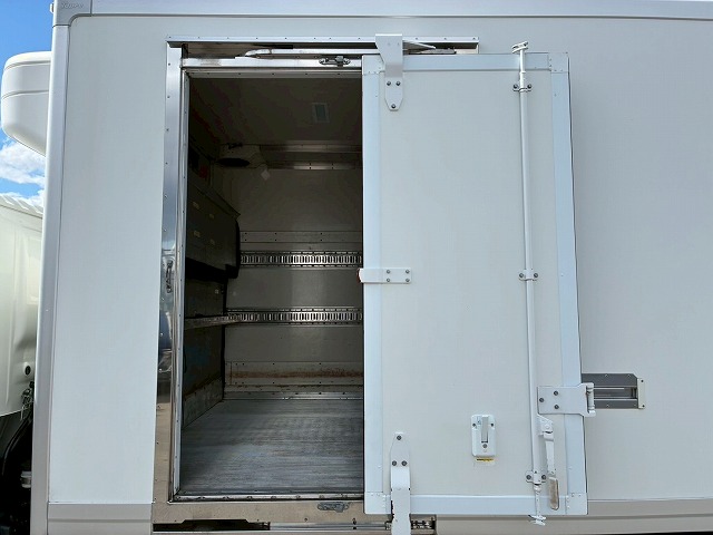 2185 2KG-FC2ABG  R2 日野 レンジャー 冷蔵冷凍車 PG 格納式パワーゲート ショートキャブ／ベッドレス 6200 フルワイド 後輪エアサス 東プレ -30℃低温設定 R452A 左サイド扉 210馬力 6速MT マニュアル 4t 8t 中型 冷凍バン 箱車（20枚目）