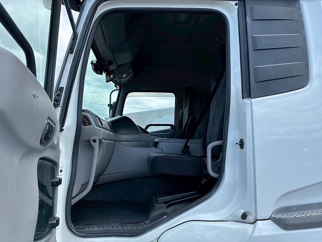 2186 QKG-GK6XAB H30  UDトラックス クオン トラクターヘッド ハイルーフ 第5輪荷重 11.5トン 11500kg 後輪エアサス B尺 450馬力 エスコットⅤ AT セミオートマ 10t 46t 大型 牽引 1デフ シングルヘッド（21枚目）