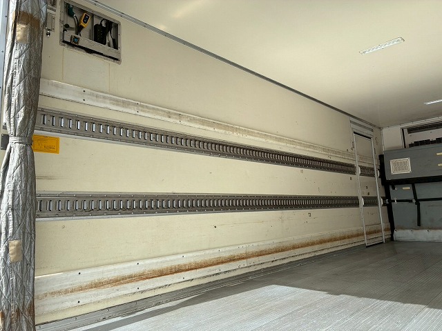 2185 2KG-FC2ABG  R2 日野 レンジャー 冷蔵冷凍車 PG 格納式パワーゲート ショートキャブ／ベッドレス 6200 フルワイド 後輪エアサス 東プレ -30℃低温設定 R452A 左サイド扉 210馬力 6速MT マニュアル 4t 8t 中型 冷凍バン 箱車（22枚目）