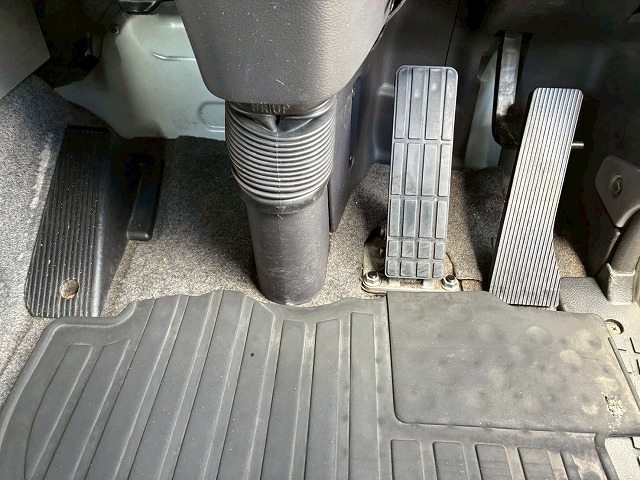 2186 QKG-GK6XAB H30  UDトラックス クオン トラクターヘッド ハイルーフ 第5輪荷重 11.5トン 11500kg 後輪エアサス B尺 450馬力 エスコットⅤ AT セミオートマ 10t 46t 大型 牽引 1デフ シングルヘッド（26枚目）