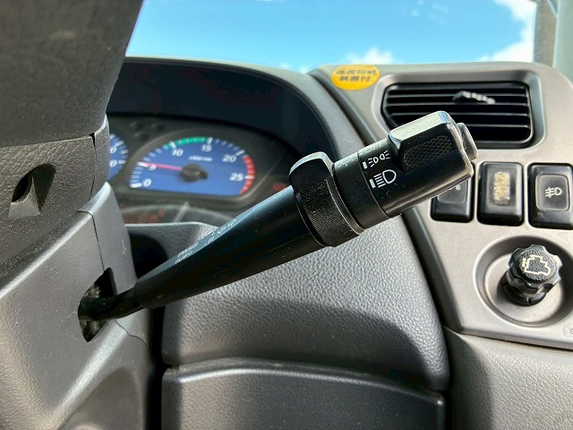 2186 QKG-GK6XAB H30  UDトラックス クオン トラクターヘッド ハイルーフ 第5輪荷重 11.5トン 11500kg 後輪エアサス B尺 450馬力 エスコットⅤ AT セミオートマ 10t 46t 大型 牽引 1デフ シングルヘッド（27枚目）