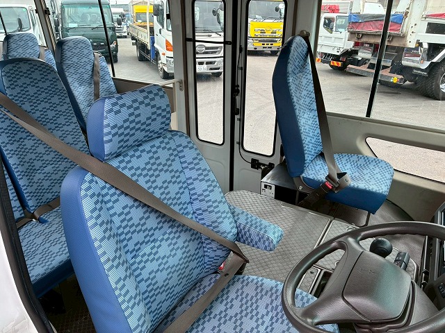 2182 TPG-BE640E H30 三菱ふそう ローザ マイクロバス 乗車定員 25人 折戸式自動扉 リアトランク 175馬力 デュオニック AT セミオートマ 小型 中型 送迎バス 観光バス(32枚目)