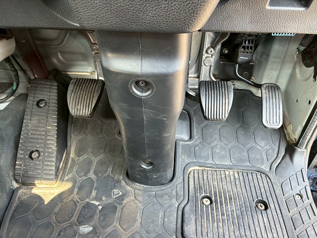 2184 2KG-FC2ABA  車検付 令和8年10月迄 R1 日野 レンジャー 脱着装置付コンテナ専用車 新明和工業 アームロール ツインホイスト リアジャッキ 210馬力 6速MT マニュアル 4t 8t 中型 特装車（41枚目）