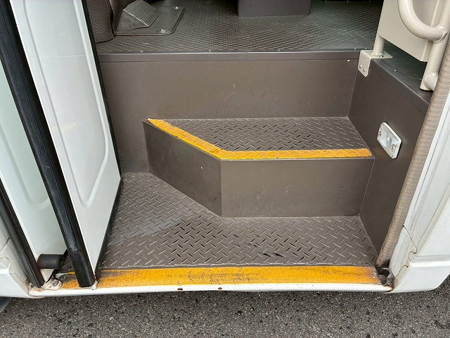 2182 TPG-BE640E H30 三菱ふそう ローザ マイクロバス 乗車定員 25人 折戸式自動扉 リアトランク 175馬力 デュオニック AT セミオートマ 小型 中型 送迎バス 観光バス(44枚目)