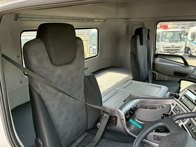 2186 QKG-GK6XAB H30  UDトラックス クオン トラクターヘッド ハイルーフ 第5輪荷重 11.5トン 11500kg 後輪エアサス B尺 450馬力 エスコットⅤ AT セミオートマ 10t 46t 大型 牽引 1デフ シングルヘッド（44枚目）