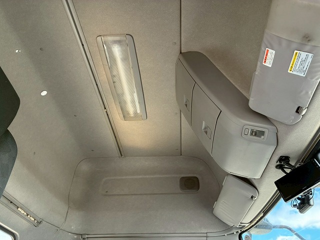 2186 QKG-GK6XAB H30  UDトラックス クオン トラクターヘッド ハイルーフ 第5輪荷重 11.5トン 11500kg 後輪エアサス B尺 450馬力 エスコットⅤ AT セミオートマ 10t 46t 大型 牽引 1デフ シングルヘッド（46枚目）