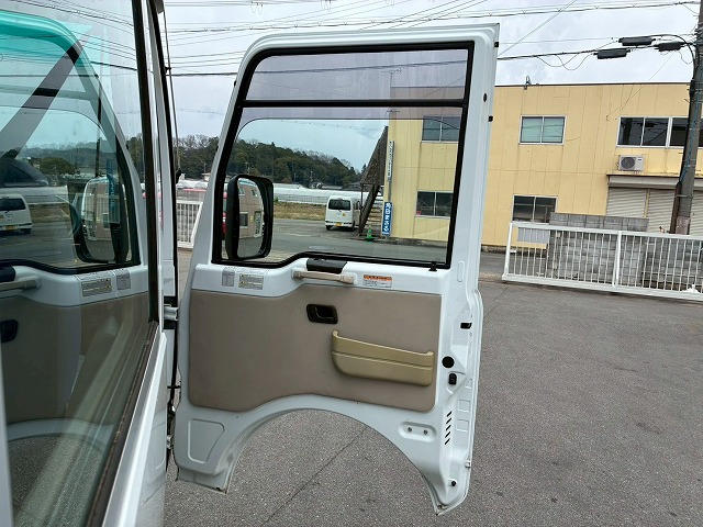 2182 TPG-BE640E H30 三菱ふそう ローザ マイクロバス 乗車定員 25人 折戸式自動扉 リアトランク 175馬力 デュオニック AT セミオートマ 小型 中型 送迎バス 観光バス(52枚目)