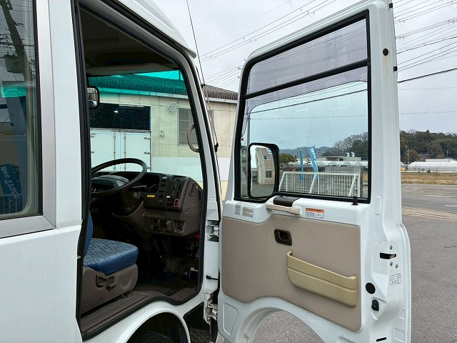 2182 TPG-BE640E H30 三菱ふそう ローザ マイクロバス 乗車定員 25人 折戸式自動扉 リアトランク 175馬力 デュオニック AT セミオートマ 小型 中型 送迎バス 観光バス(53枚目)