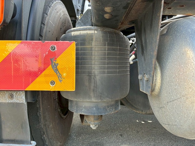 2186 QKG-GK6XAB H30  UDトラックス クオン トラクターヘッド ハイルーフ 第5輪荷重 11.5トン 11500kg 後輪エアサス B尺 450馬力 エスコットⅤ AT セミオートマ 10t 46t 大型 牽引 1デフ シングルヘッド（62枚目）