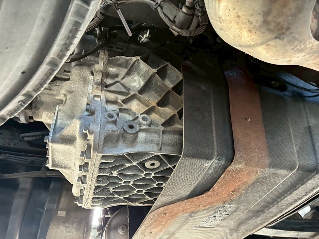 2186 QKG-GK6XAB H30  UDトラックス クオン トラクターヘッド ハイルーフ 第5輪荷重 11.5トン 11500kg 後輪エアサス B尺 450馬力 エスコットⅤ AT セミオートマ 10t 46t 大型 牽引 1デフ シングルヘッド（68枚目）