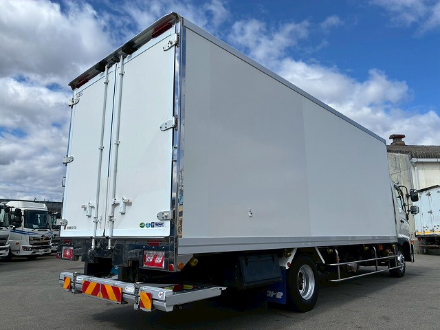 2185 2KG-FC2ABG  R2 日野 レンジャー 冷蔵冷凍車 PG 格納式パワーゲート ショートキャブ／ベッドレス 6200 フルワイド 後輪エアサス 東プレ -30℃低温設定 R452A 左サイド扉 210馬力 6速MT マニュアル 4t 8t 中型 冷凍バン 箱車（9枚目）